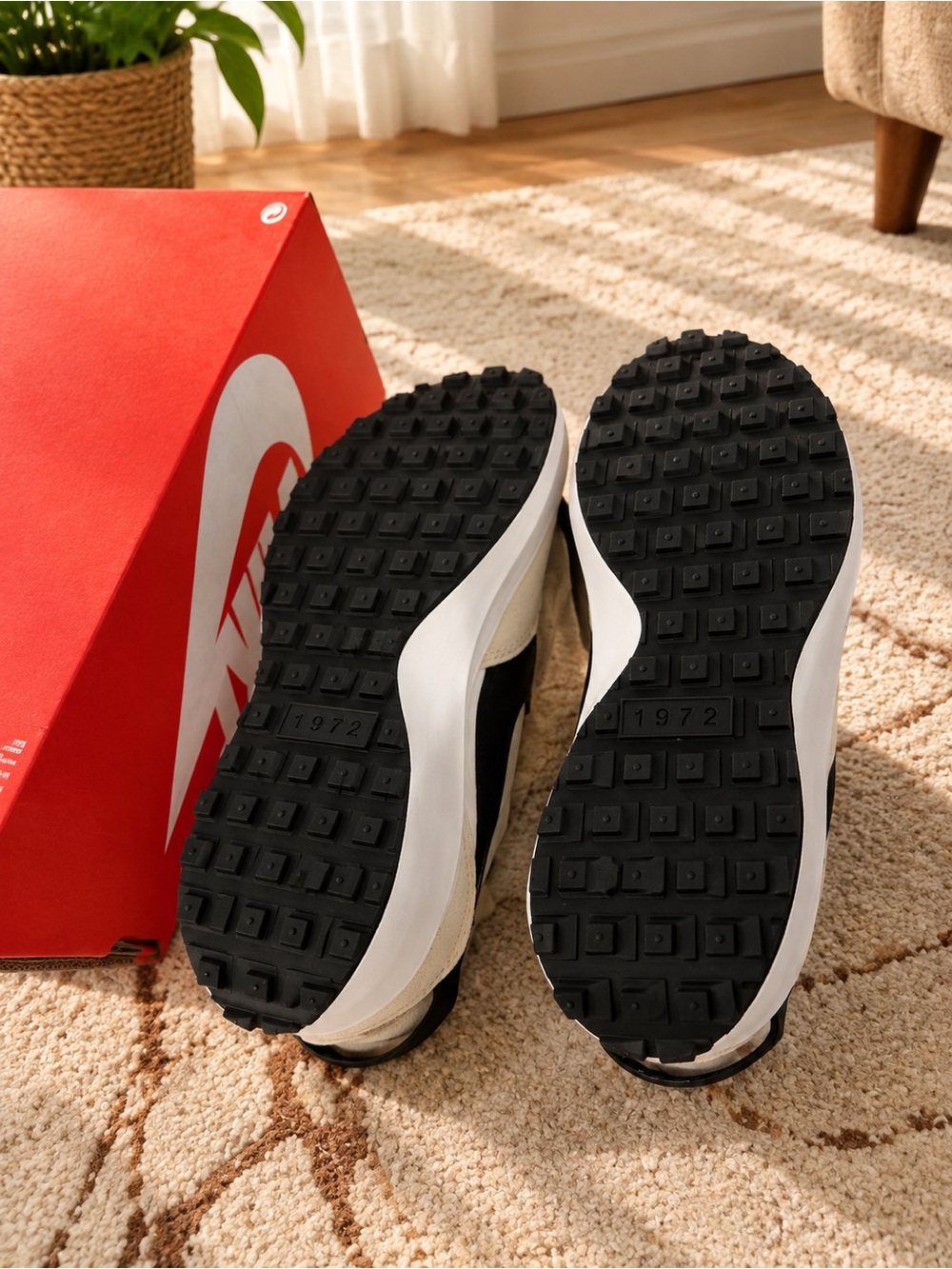 Nike Waffle Debut Sanddrift Black Women's Shoes DH9523-102-SIZE 6with box no lid - Picture 5 of 5